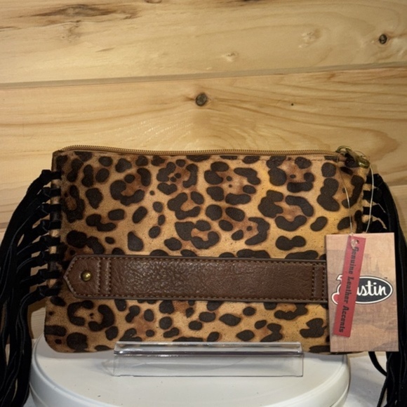 NEW - Justin Cheetah Print Clutch with Crossbody Strap Purse - Picture 1 of 6